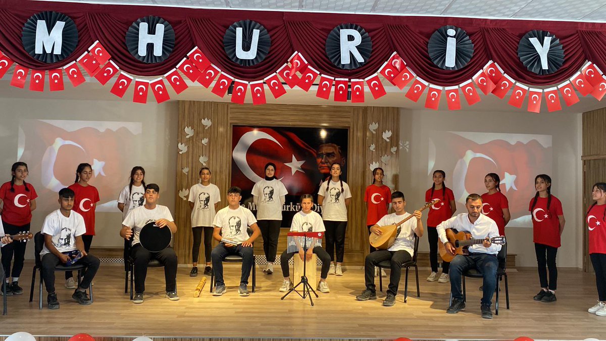 79musabeyli's tweet photo. Kaymakamımız Sn. @HamzaOzbilgi , Belediye Başkanı Ayhan Yılmaz, ilçe protokolü ve vatandaşlarımızın katılımı ile 29 Ekim Cumhuriyet Bayramımızın 100. Yıl dönümü Kutlamaları büyük bir coşkuyla kutlandı.
#Musabeyli https://t.co/7Agl7gWHhS