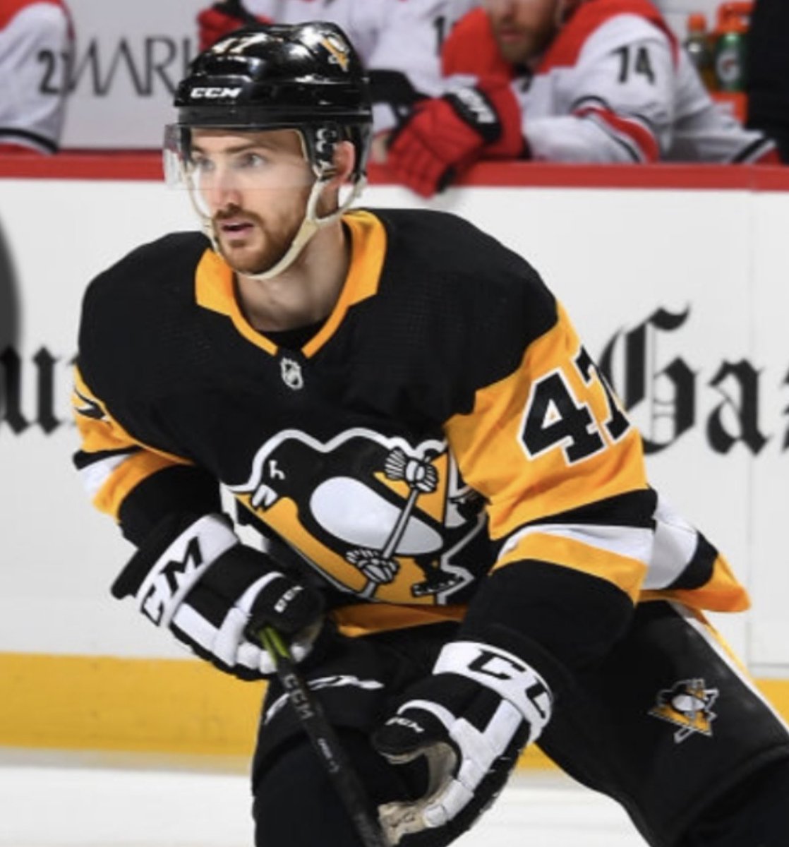 ErikGranqvist's tweet photo. Adam Johnson 🏒💔😭
Så fasansfullt tragiskt och sorgligt.

Ännu en chockartad påminnelse till alla hur viktigt halsskydd är i ishockey! Enda gångerna Johnson haft det under sin seniorkarriär är i Malmö med SHL-regler. Han hade det inte i Nottingham eller i NHL/AHL. https://t.co/yeQOmeY01a