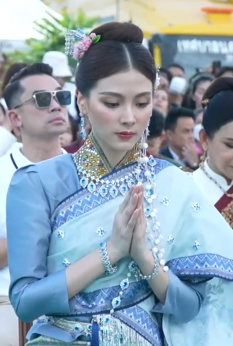 KandaNiink's tweet photo. สวยมากกกก #บั้งไฟพญานาคโลก #โพนพิสัย #ใบเฟิร์นพิมพ์ชนก #BaifernBah https://t.co/hts6qLYn8w