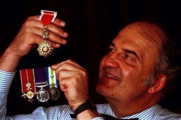 RDPHistory's tweet photo. October 29th 1946: Surgeon-Captain Rick Jolly OBE, the only man to be decorated by both sides in the Falklands War was born in Hong Kong. Jolly treated  over 600 wounded British &amp; Argentine men. The Queen authorised Jolly to wear his Argentine medal alongside his British medals. https://t.co/ZLagNxHpg1