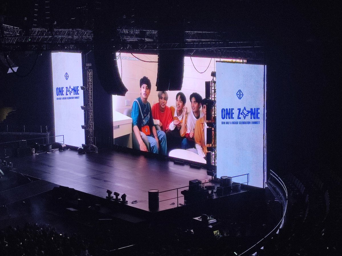 captainrosyy's tweet photo. What a night!!
super worth it niyo isupport!!

#SB19ONEZONE #SB19AnniversaryFanmeet 
#SB19 https://t.co/xUGkkxTVut