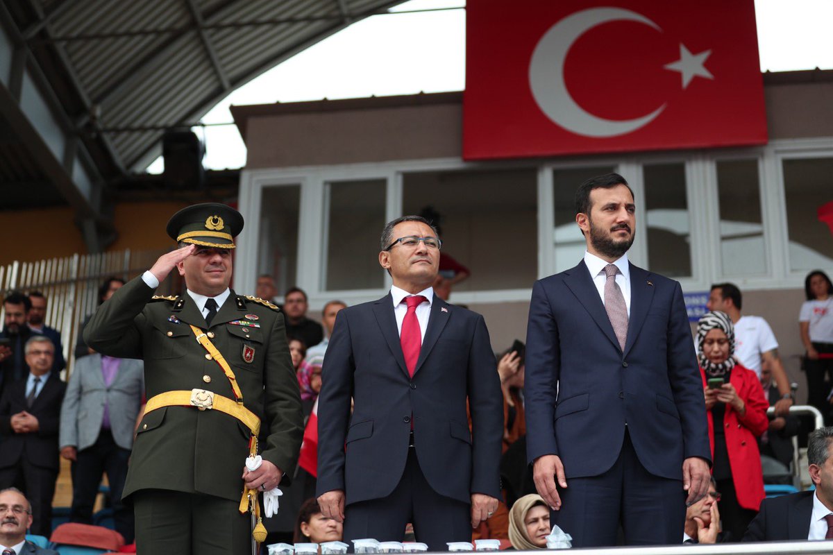abdullahozdemir's tweet photo. Cumhuriyetimizin 100'üncü yıl kutlamaları birbirinden farklı etkinliklerle başladı.

Birlik ve beraberlik içerisinde nice yüzyılları birlikte kutlamak dileğiyle, 29 Ekim Cumhuriyet Bayramımız kutlu olsun! 🇹🇷

📍Mahmutbey Stadyumu https://t.co/JWAFzBvROB