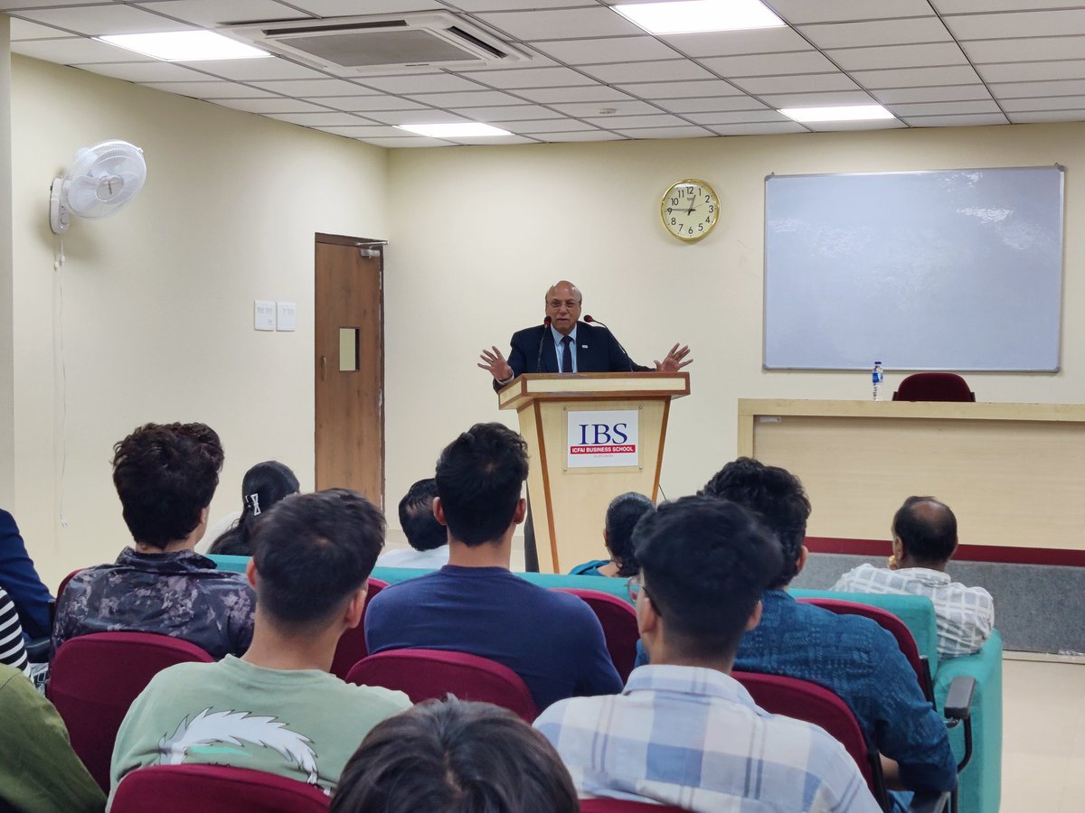 gurgaonibs's tweet photo. Delhi College of Arts and Commerce students embraced personal growth at #IBSGurgaon. 

These photos capture a transformative day that will shape their future journeys. 

#IBSGurgaon #DelhiNCR #ManagementColleges #BSchools #IBSAT #StudentExploration #TransformativeExperience https://t.co/RocU15Fed5