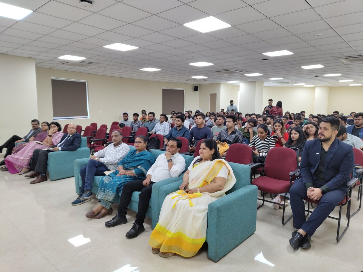 gurgaonibs's tweet photo. Delhi College of Arts and Commerce students embraced personal growth at #IBSGurgaon. 

These photos capture a transformative day that will shape their future journeys. 

#IBSGurgaon #DelhiNCR #ManagementColleges #BSchools #IBSAT #StudentExploration #TransformativeExperience https://t.co/RocU15Fed5