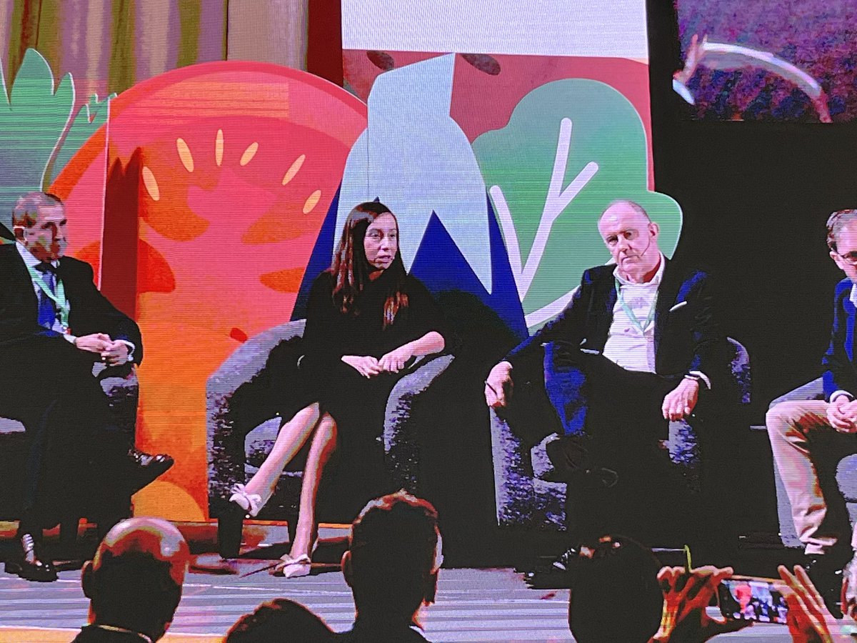REVISTAFYH's tweet photo. Silvia Gómez de @fresonpalos recuerda en #vestial que el consumo de #arandanos y #frambuesas sigue subiendo en #europa @Freshuelvaes @Coexphal @5aldiaspain https://t.co/PSm29qe1Tc