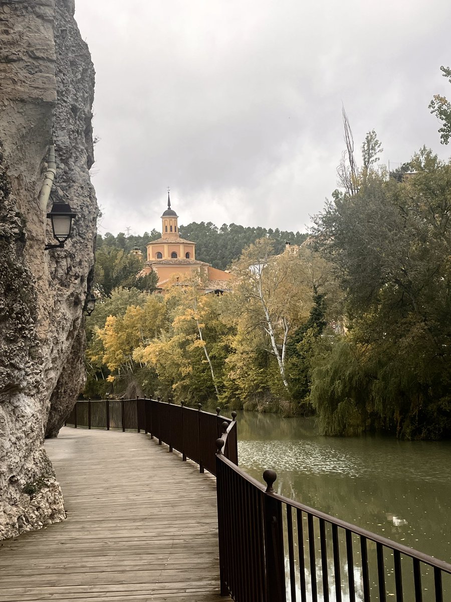 maferrrsa's tweet photo. Cuenca + otoño = magia ✨🍁🍂 https://t.co/ETJtwoZ6g7