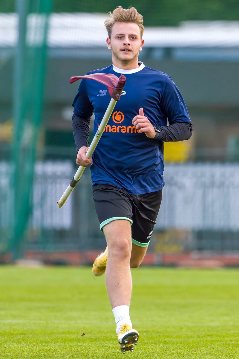 Kitman to the rescue!

📸: <a href="/rogerrobinsonp/">rogerrobinsonphotography</a> 

#ClaretsTogether