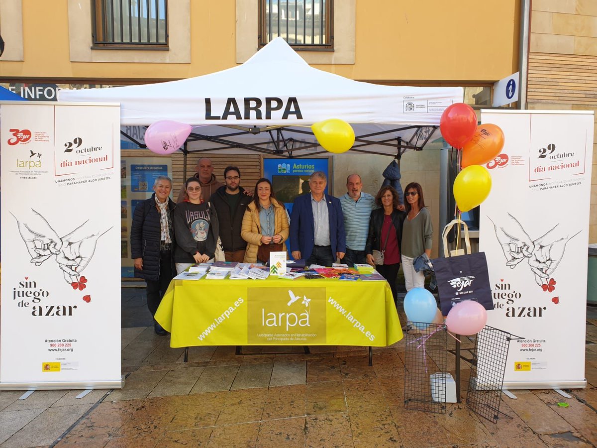 fejarfederacion's tweet photo. Carpa informativa de nuestras compañeras y compañeros de @LARPA_Asturias, celebrando el Dia Nacional Sin Juego de Azar, hoy en @aytoviedo #Adicciones #Ludopatia #TrastornoPorJuego #Fejar #Larpa #Asturias #29DeOctubre #DiaNacionalSinJuegoDeAzar #NosLevantamosJuntos https://t.co/suESVWrRfo