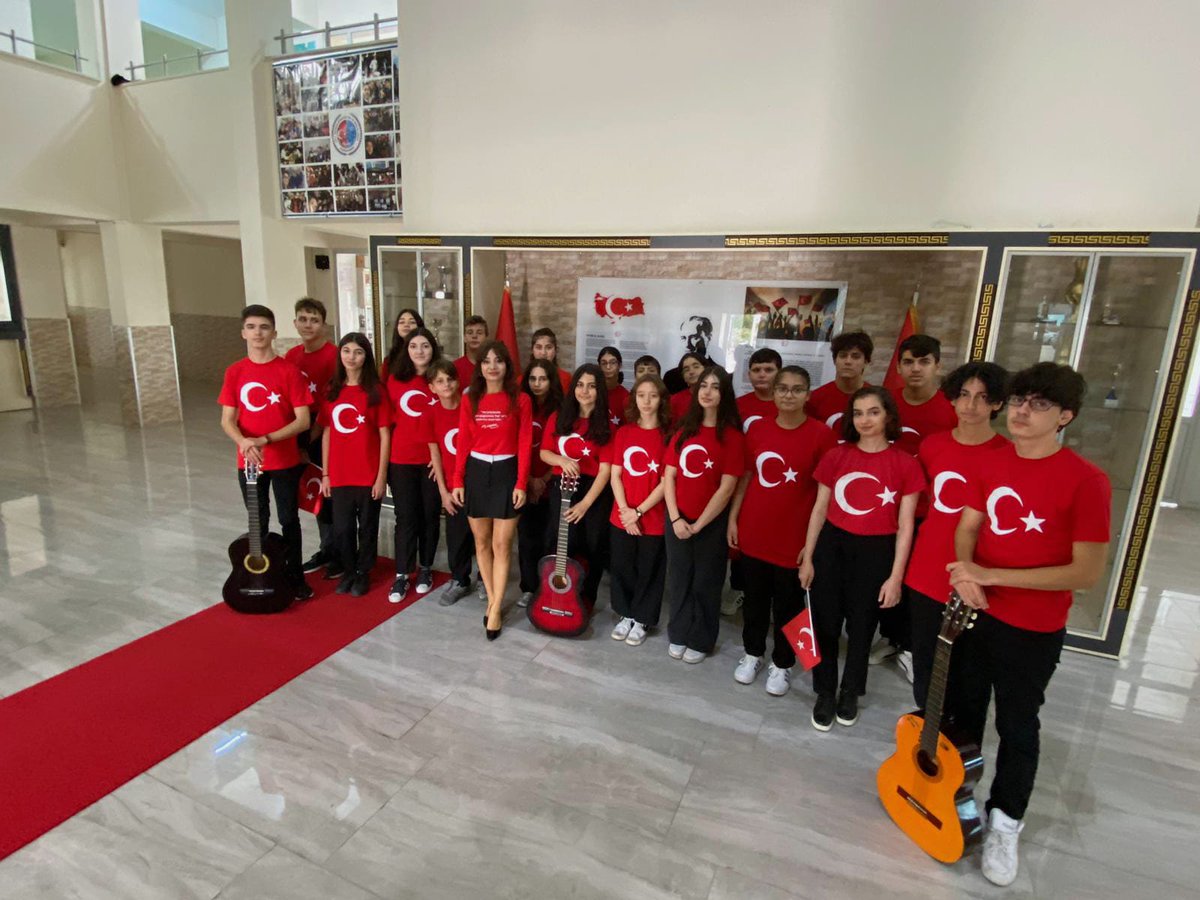 Cumhuriyetimizin 100.yılı okulumuzda coşkulu etkinliklerle kutlandı.