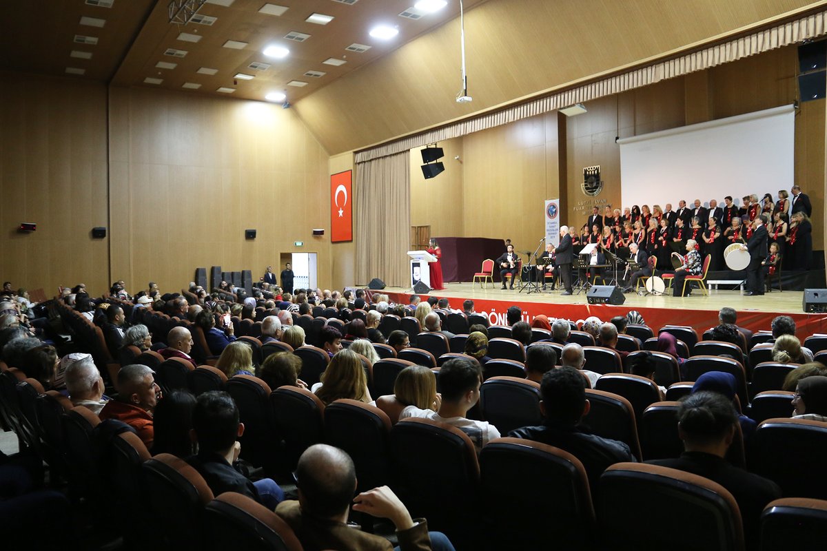 100.yıl #CumhuriyetYürüyüşü, Vali Hüseyin Engin Sarıibrahim ve Belediye Başkanı #SavaşKalaycı'nın da yer aldığı yoğun bir katılımla gerçekleştirildi. Yürüyüşün ardından Yunus timinin motorlu gösterisi ve havai fişek gösterisi yapıldı. Gece Türk sanat müziği konseri ile sona erdi.
