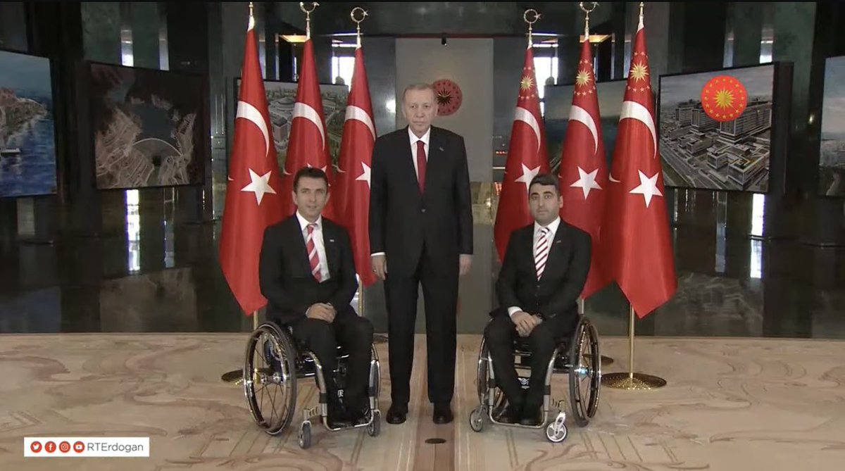 TaktimGrup's tweet photo. Ankara’da Cumhurbaşkanı Recep Tayyip Erdoğan Cumhuriyetimizin #100ncüYıl kutlamaları kapsamında vatandaş ile bululuyor.
#taktim #taktimgrup #EOS https://t.co/g6UHbSwTBh