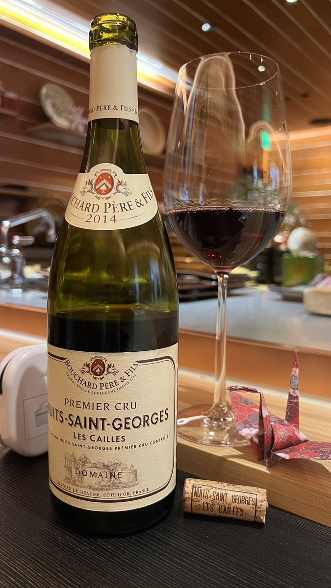 Burgundy's from 'NUITS SAINT- GEORGES' always special. This 2014 started a bit flat but really opened up 20 or so minutes later.