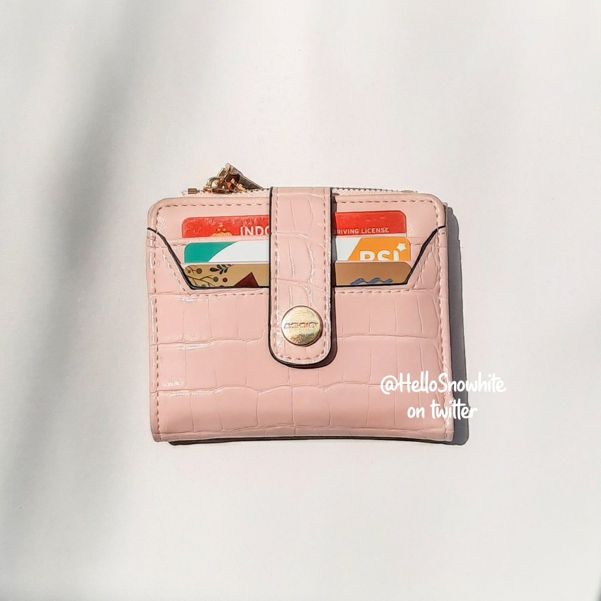 HelloSnowhite's tweet photo. Dompet lipat kecil punyaku. Review pribadi 👇 https://t.co/PPijv0mFEq