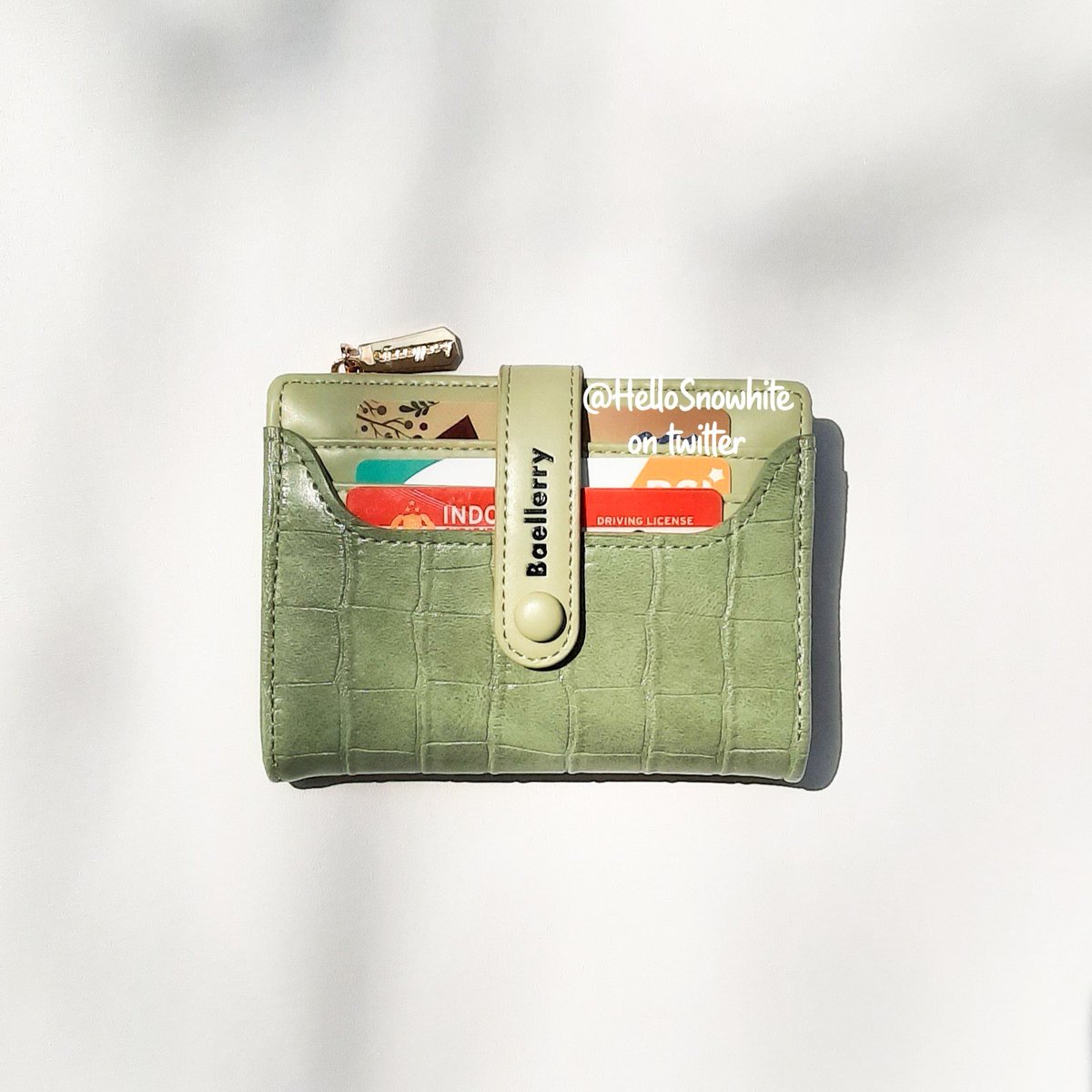 HelloSnowhite's tweet photo. Dompet lipat kecil punyaku. Review pribadi 👇 https://t.co/PPijv0mFEq