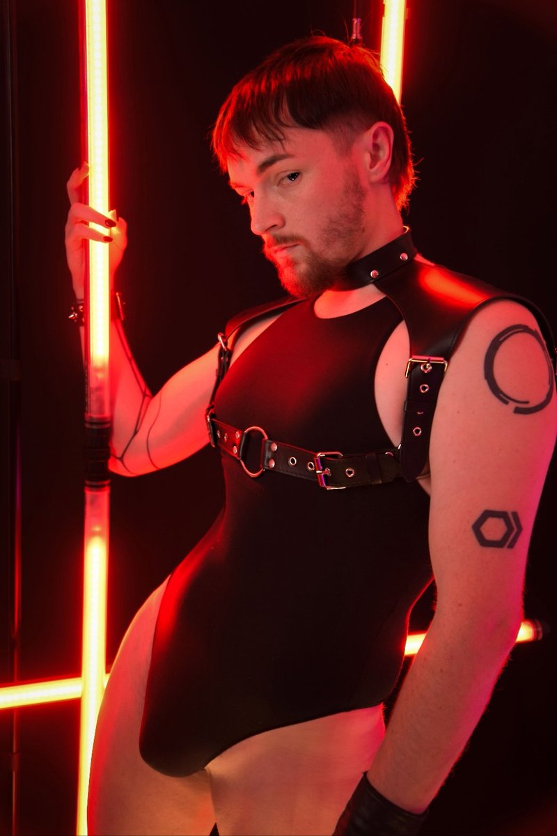 mattyboy1405's tweet photo. Tell me... What is it you truly desire.

#leathergear #saxfetish

#bdsm #kink #kinkaustralia #bdsm #boots #chains #kinkgear #femme #bodysuit #tattoo

📷 @Ben82274860 https://t.co/5kbfMw9Crn