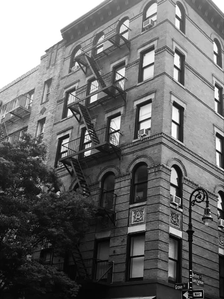 Such heartbreaking news! 💔 RIP Matthew Perry 😭