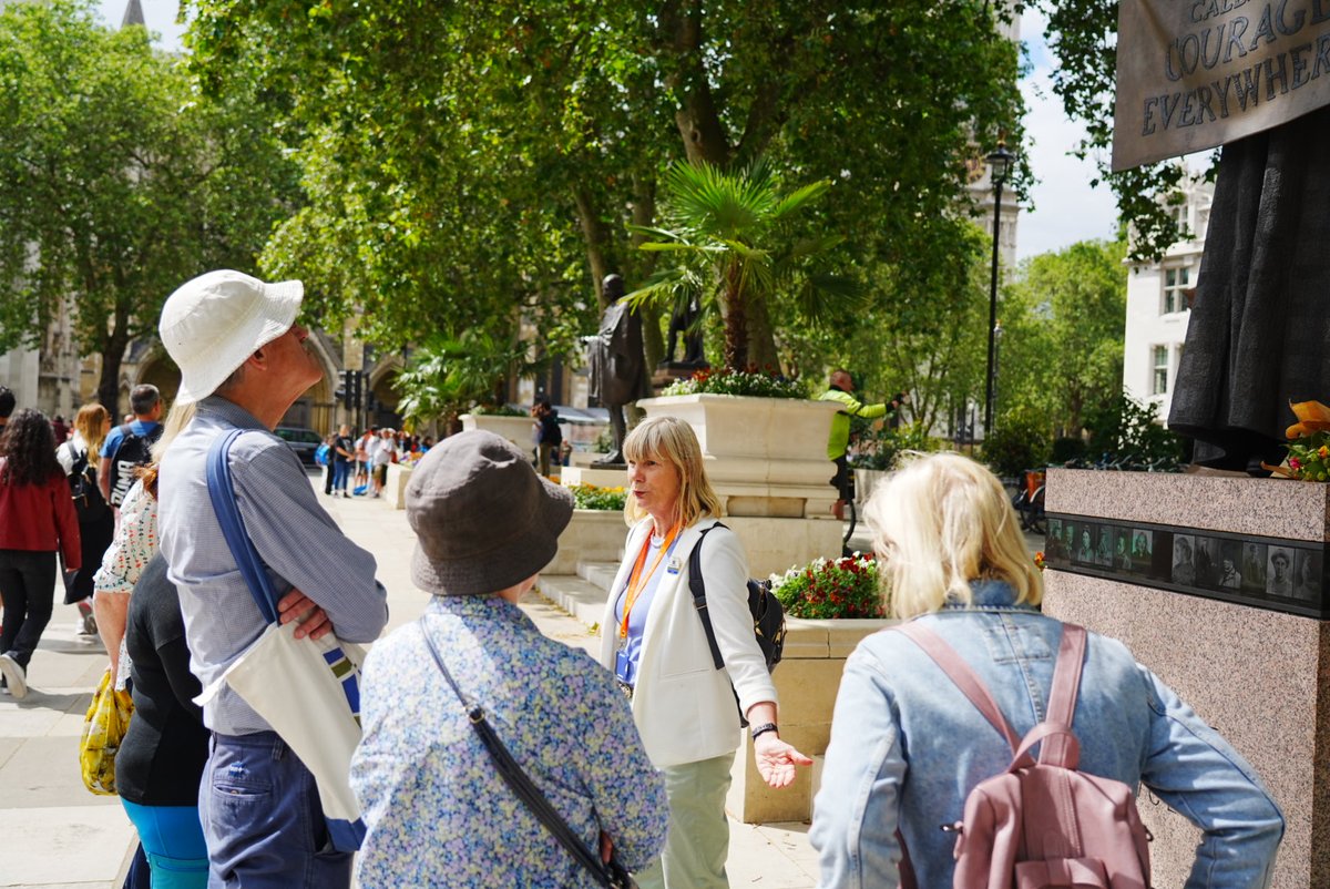 🏰 From royal palaces to political powerhouses, our Private Westminster Walking Tours offer a unique insight into London's history. 

Reserve your spot today! londonguidedwalks.co.uk/private-tours/… 

 #WestminsterTour #PrivateLondonTour