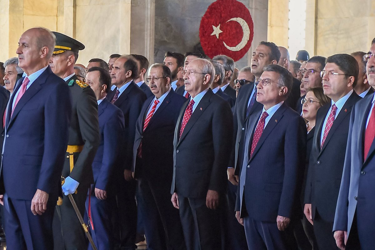 Genel Başkanımız Kemal Kılıçdaroğlu, Cumhuriyet'in Kuruluşunun 100. Yılında Anıtkabir'de düzenlenen 29 Ekim Cumhuriyet Bayramı Resmi Törenine katıldı.