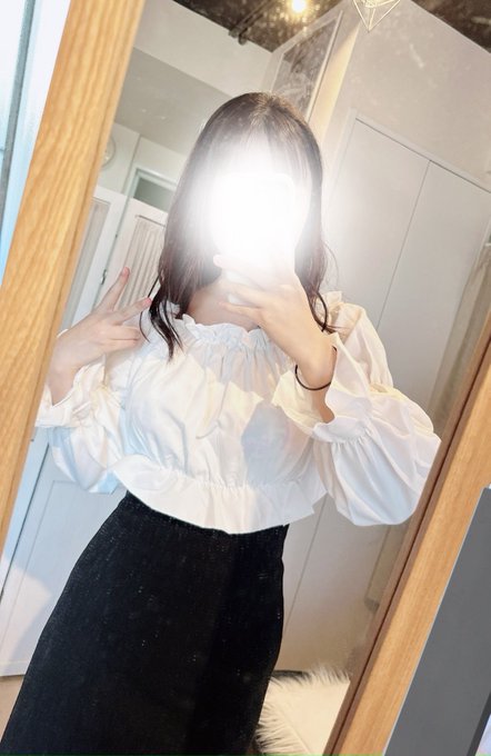 今日のお出かけしてた格好です&hearts;  Gカップのおっぱい隠してたけど、 みんなには見せちゃいます... https://t.co/ulLY1ExRpJ