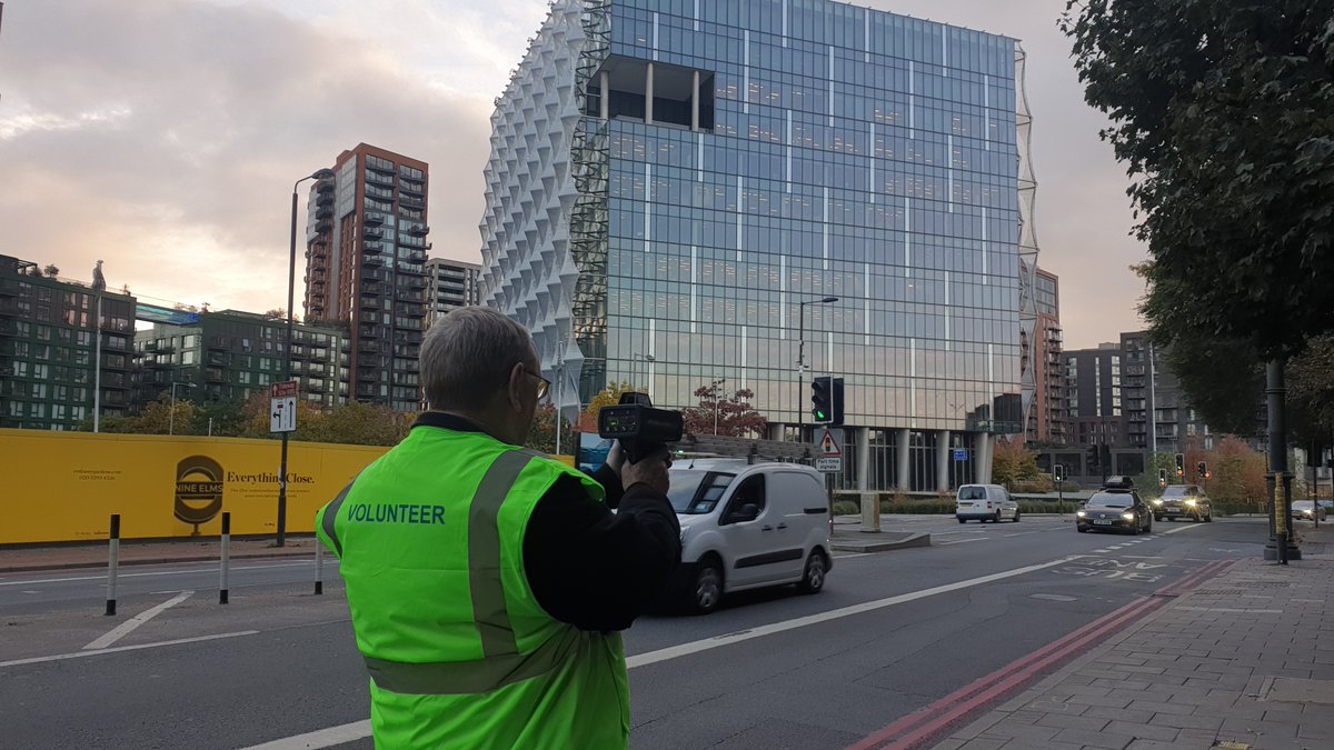 Thank you to all the enthusiastic local volunteers who joined us for our Community Road Watch event on Nine Elms Lane this week. This was a great way to help tackle speeding on our local roads. Plus I hope you had fun with the speed guns!
#MyLocalMet #NineElms #Battersea