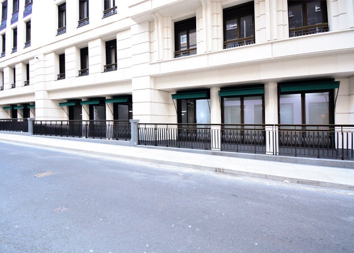 morcoawnings's tweet photo. 60 Curzon St is Mayfair’s finest new residential building; featuring 32 deco-inspired private residences, designed by Thierry W. Despont.
Read More:
https://t.co/ZFbR2AVbNH
#Curzonstreet #Mayfair #commercial #retractableawning #windowawning #architecture #streetphotography https://t.co/dw2r6q00gC