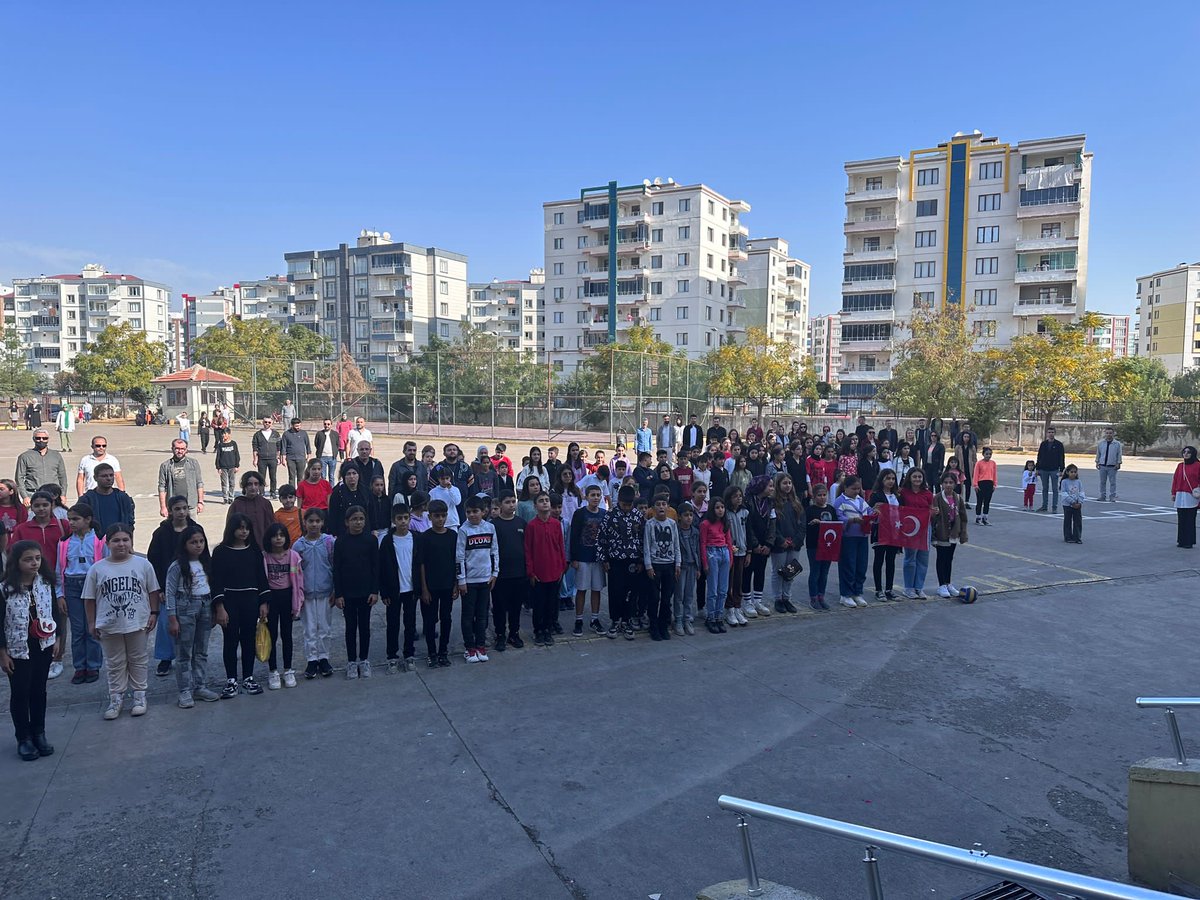 SiyikulOO's tweet photo. Cumhuriyetimizin 100. Yılı Okulumuzda öğretmen ve öğrencilerimizin katılımıyla yapılan tören ile coşkuyla kutlandı. Törenin yapılmasında emeği geçen tüm öğretmen ve öğrencilerimize teşekkür ederiz. https://t.co/wCinRi06Lu