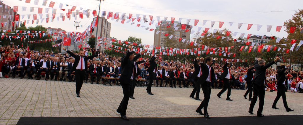 29 Ekim Cumhuriyet Bayramının 100. Yılı Kutlamaları kapsamında program düzenlendi.
Tüm Milletimizin Cumhuriyet Bayramını en içten dileklerimizle kutlarız.
 #Cumhuriyetimizin100YılıKutluOlsun 🇹🇷
<a href="/tcmeb/">Millî Eğitim Bakanlığı</a> <a href="/istanbulilmem/">İstanbul İl Millî Eğitim Müdürlüğü</a> <a href="/MucahitYentur/">Murat Mücahit Yentür</a> <a href="/Yafesbakirci/">Yafes Bakırcı</a>