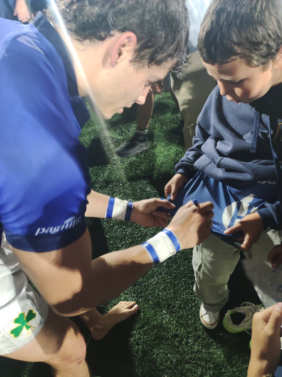 ☘️ ¡DALE CAMPEÓN! en Primera. Una fiesta toda azul para LA FONSEQUETA 2023
Pre intermedia✔️🏆
Intermedia✔️🏆
Primera✔️🏆
Formar un plantelaso de hombres y amigos más allá de las copas✔️
Lo dijo un sabio filósofo: Un grupo de hombres que se quieren y se respetan, es Invencible. PG