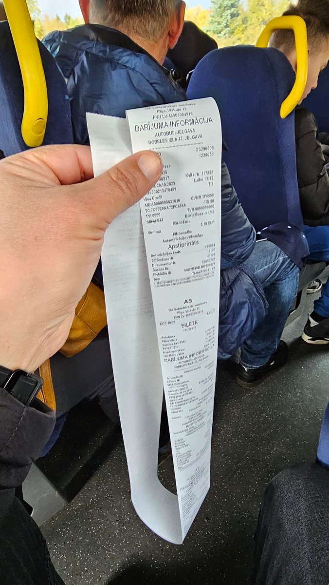 Tā izskatās 3 @lsautobuss  biļetes starppilsētu autobusā, pat nezinu ko ar to lai iesāk