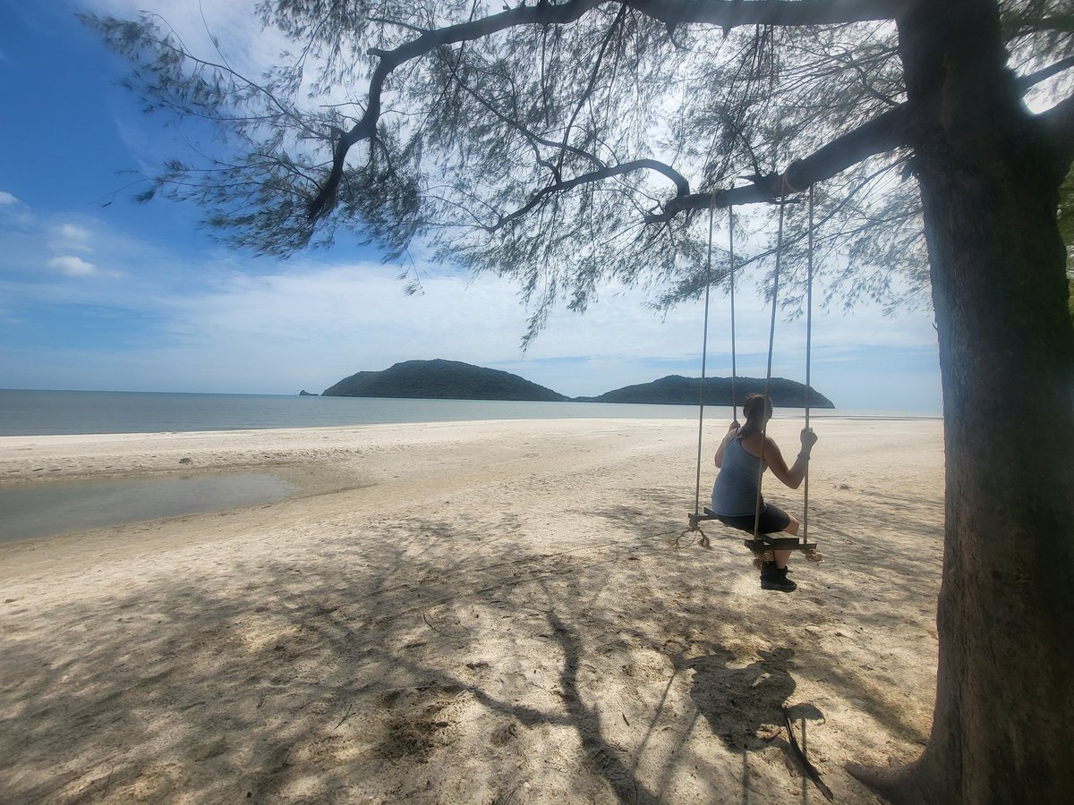 WbMiss's tweet photo. So I've been in the gorgeous Thailand for just over a month now! Such a beautiful country inside and out and I can easily say I have fallen in love! Was observing last week but begin teaching tomorrow, so exciting! https://t.co/61JtzA429H