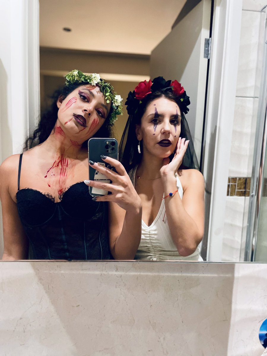 Halloween Party was lit 🔥 

Celebrating my 28th Bday, the release of Daddy Issues and Halloween all in once ✨✨

Have you listened to it yet? ❤️ open.spotify.com/track/4xi69Zg7…

#londonlife