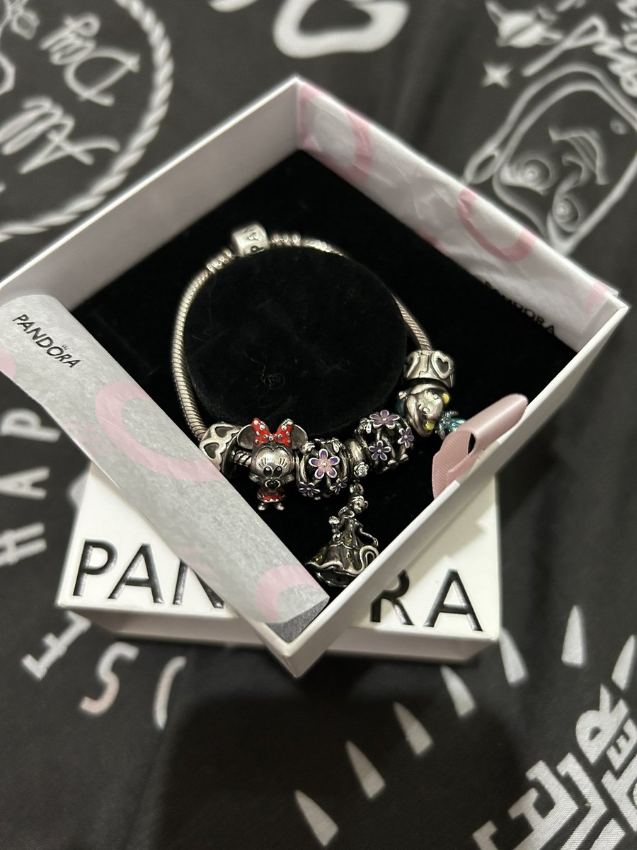 Jaobeann's tweet image. Pandora มือ2 ของแท้ ราคาเต็ม 18,000 บาท ส่งต่อ 7,500 พร้อมกล่องและถุง เข้าร้านล้างฟรี #Pandora #pandoraมือสอง #pandorathai #ส่งต่อ #ของดี #ส่งต่อstylistshop