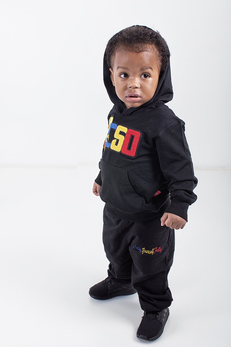 OfficialJspence's tweet photo. The Coldest 🥶 Brand To Ever Do It 🥵 

🚨Biggest Drop Yet 🧸

👉🏾Unisex Embroider Joggers 
Suit - Xs-4x 
#LimitedEdition 🕺💃

👉🏾Kidz joggers suit 👶🏽

👉🏾New trucker hats - Black/Colorful 🤐 

💻 https://t.co/hCCXsfeA2Z
 
#CSO #Cocky #fallfashion #winterfashion #Tsu26 #Tsu27 #Tsu https://t.co/X2xxoNQzLM