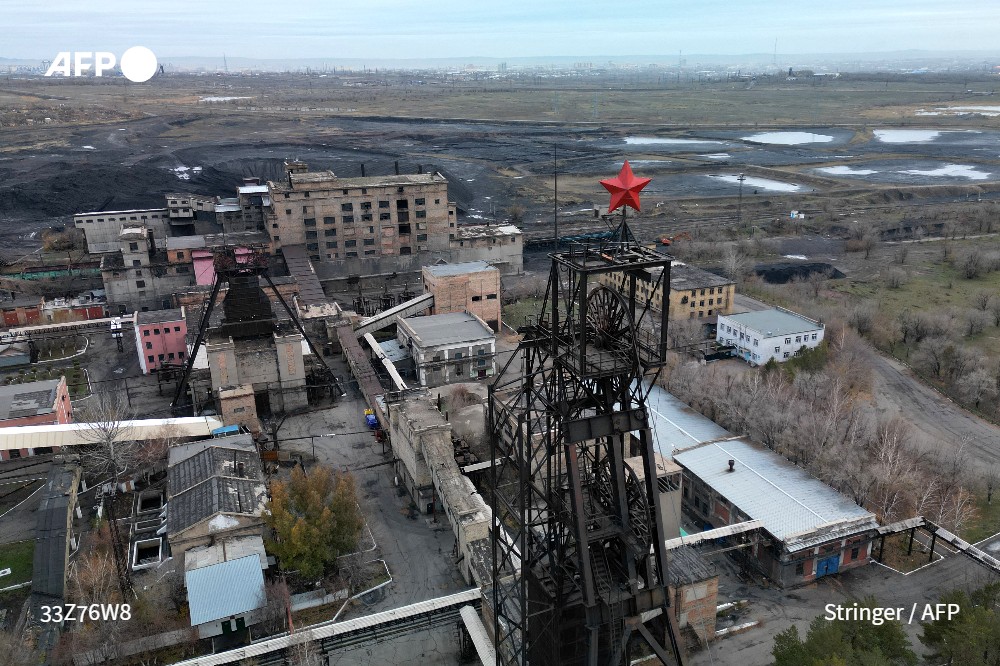 afpfr's tweet photo. L'explosion survenue hier dans une mine d'ArcelorMittal dans le centre du Kazakhstan a coûté la vie à 42 mineurs, selon un nouveau bilan des secouristes, faisant de cet accident minier le plus mortel de l'histoire de ce pays d'Asie centrale depuis l'indépendance de l'URSS #AFP https://t.co/9blfO61zd8