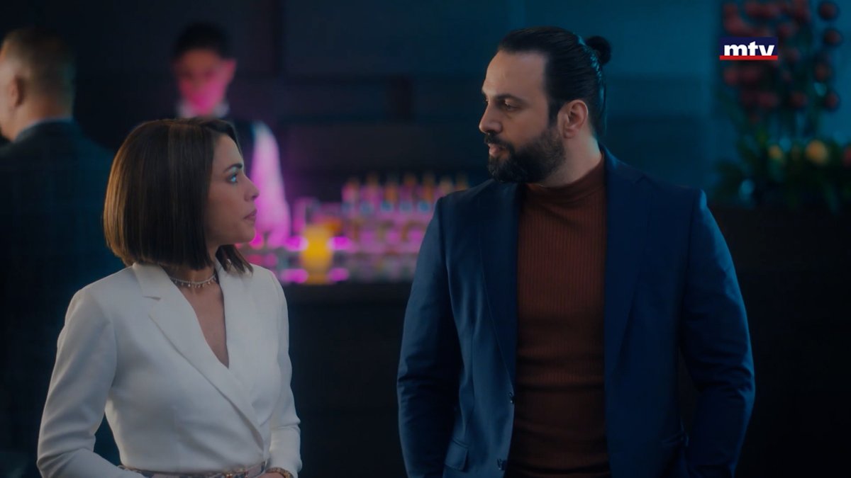 MTVLebanon's tweet photo. عرف "كرم" بالصدفة أن زوجته التقت حبيبها القديم، فهكذا تغيّرت ملامح وجهه أمام الجميع.
المشهد الكامل: https://t.co/sHDSp5rP4u
#mtvlebanon #arabicseries #arabicdrama #أنا #تيم_حسن https://t.co/fXCmQjrl6s