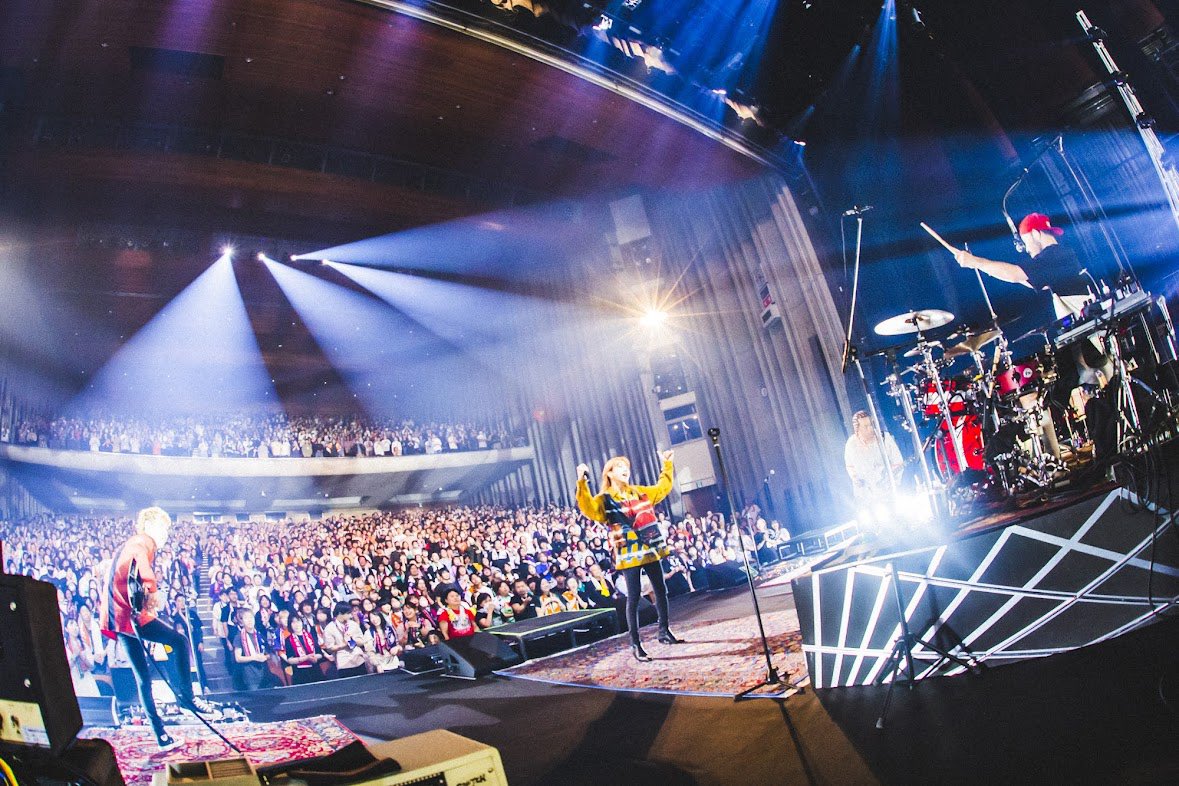 super_beaver's tweet photo. 【#SUPERBEAVER 】

都会のラクダ TOUR 2023-2024
～ 駱駝革命21 ～

新潟県民会館 -Day2-

新潟2日目！
最高を更新した凄まじいライブ！
あなたがいたからこそ生まれた素晴らしい時間でした！！

またお会いできますように！
ありがとうございました！！
photo by @cazrowAoki https://t.co/RTA3QfgDhb