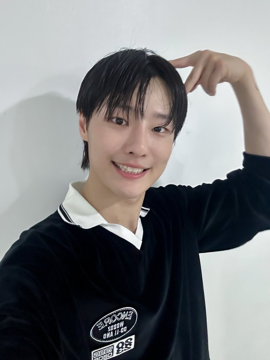 c_woodzofficial's tweet photo. [📷] 
231029
2023 WOODZ World Tour 'OO-LI and' in Seoul

🧡고마워 무즈야
우즈에게 와줘서💙

#WOODZ #우즈
#OO_LI_and_in_Seoul
#OO_LI #OO_LI_PROJECT https://t.co/Lln66XohfL