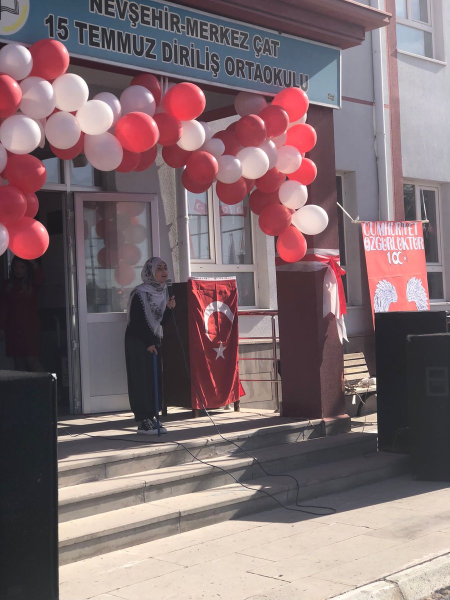 Cat15Temmuz's tweet photo. 29 Ekim Cumhuriyet bayramımızın 100. Yılını okulumuzda  coşku ve gururla kutladık. ❤️🤍🇹🇷 Kutlama programımıza desteklerini esirgemeyen belediye başkanımız @ibrahimer50 ‘e Çat ilkokulu öğretmenleri ve öğrencilerine halkımıza teşekkür ediyoruz. #nice100yıllara🇹🇷🇹🇷🇹🇷 https://t.co/CWgxqRjCfa