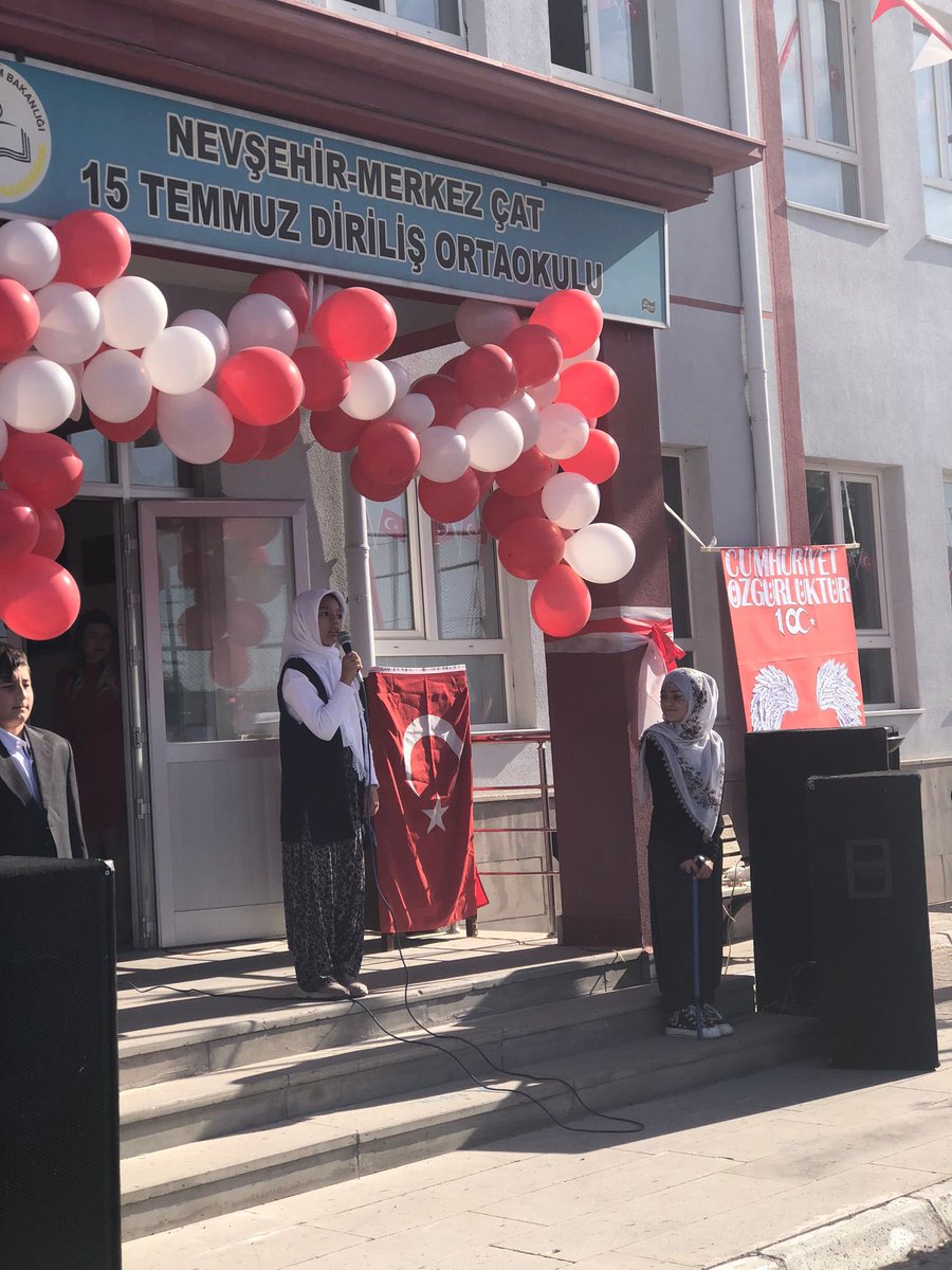 Cat15Temmuz's tweet photo. 29 Ekim Cumhuriyet bayramımızın 100. Yılını okulumuzda  coşku ve gururla kutladık. ❤️🤍🇹🇷 Kutlama programımıza desteklerini esirgemeyen belediye başkanımız @ibrahimer50 ‘e Çat ilkokulu öğretmenleri ve öğrencilerine halkımıza teşekkür ediyoruz. #nice100yıllara🇹🇷🇹🇷🇹🇷 https://t.co/CWgxqRjCfa
