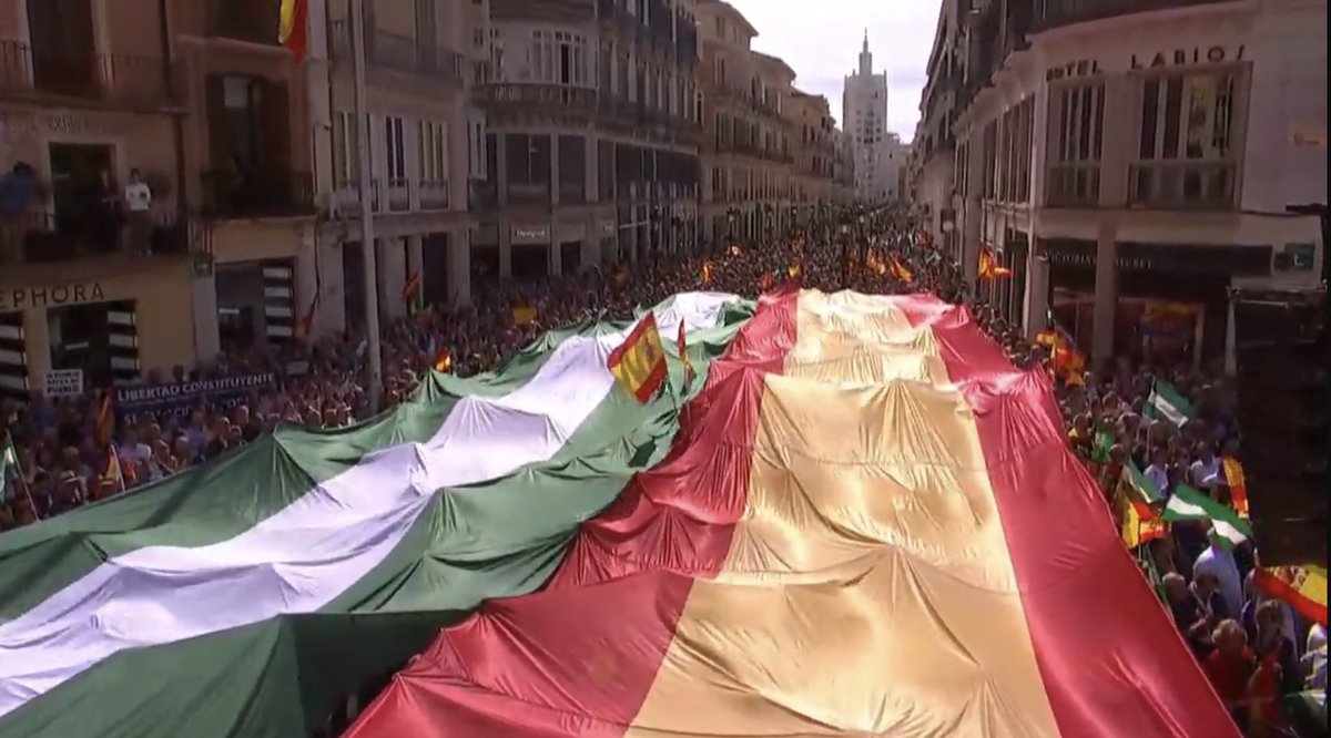 Llenazo en Málaga. 
#QueEspañaDecida