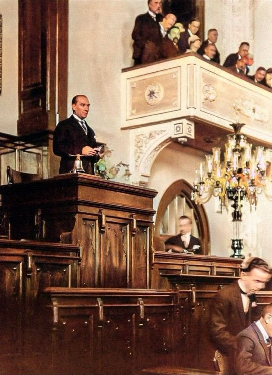 Bize Ata’mız tarafından emanet edilen Cumhuriyetimizin 100.yılı! Hem Cumhuriyet’in hem de Cumhuriyet çocuklarının günü kutlu olsun. Bu emanete sahip çıkmak, Türkiye’yi muasır medeniyetler seviyesine çıkarmak da bizim görevimiz!