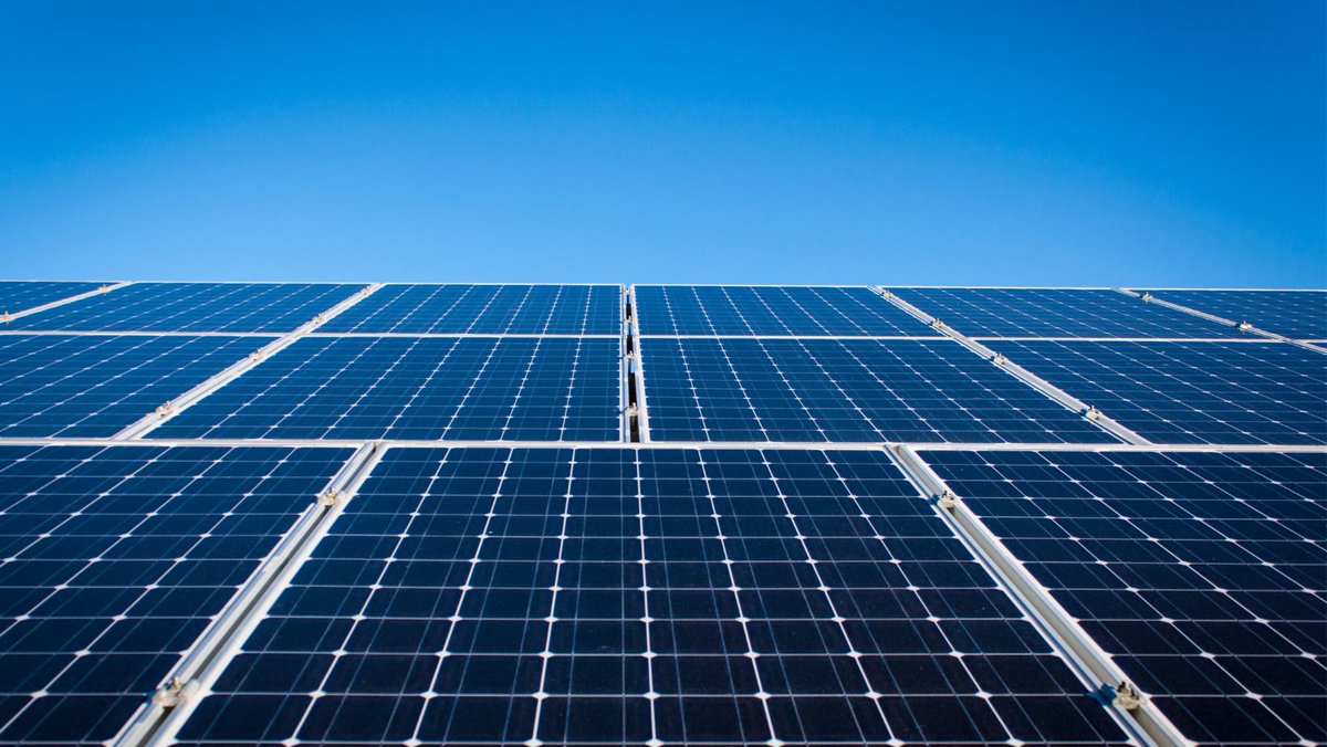 #solarenergy #solarpower #solarmanufacturing
Pushing solar panel makers to go local
By imposing penalties, the govt is trying to ensure that manufacturers meet the domestic content requirement
Read the post for more info
linkedin.com/feed/update/ur…