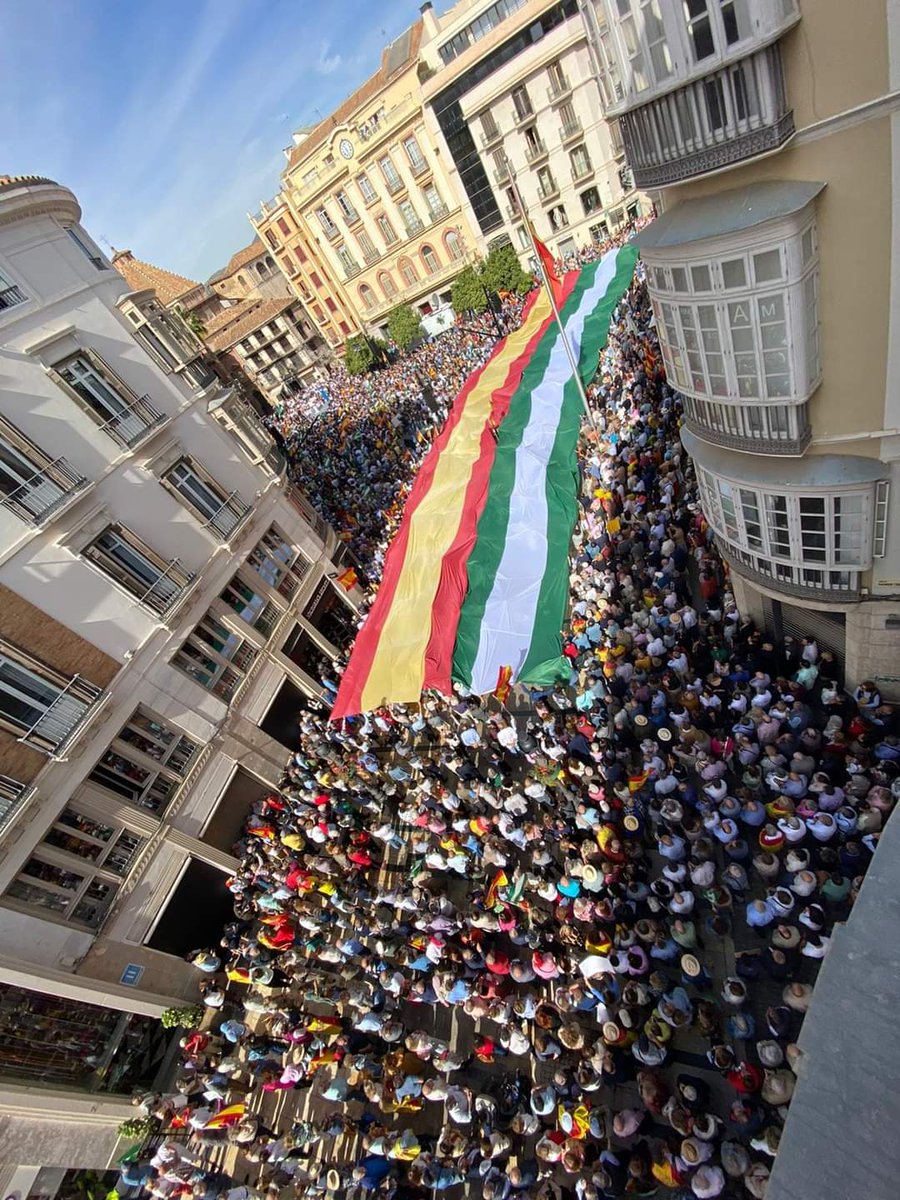 Frente al felón, NACIÓN.. #Malaga  <a href="/NunezFeijoo/">Alberto Núñez Feijóo</a> <a href="/eliasbendodo/">Elías Bendodo</a> <a href="/JuanMa_Moreno/">Juanma Moreno</a> <a href="/ppandaluz/">PP de Andalucía</a> <a href="/PPMalaga/">PP Málaga</a>