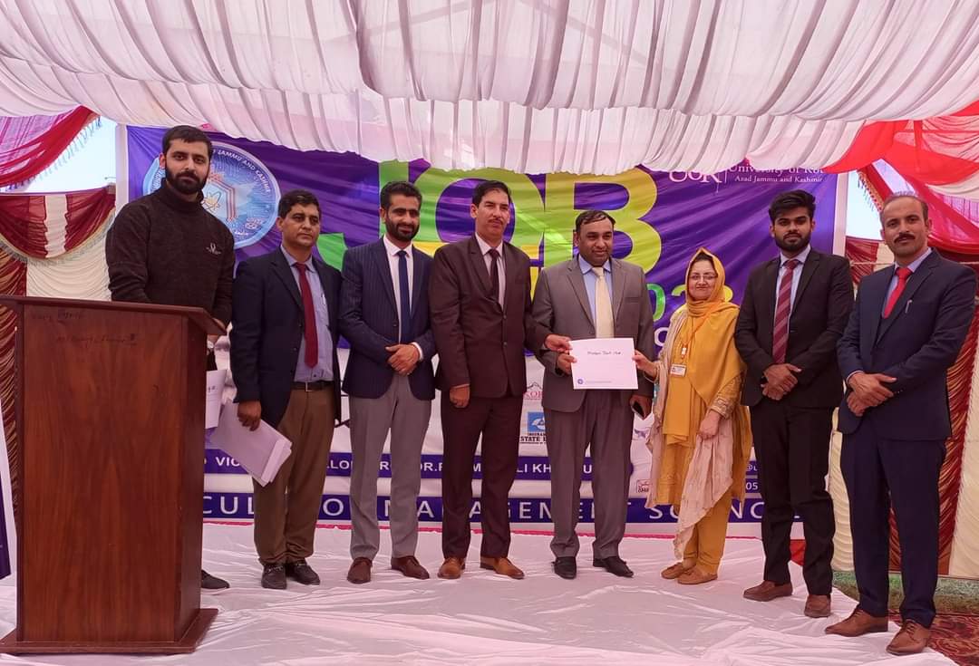 _KIIR_'s tweet photo. The event was inaugurated by Vice Chancellor of University of Kotli Prof. Dr. Rahmat Ali Khan, who commended the participating employers for their valuable time. To conclude, certificates of participation were distributed among the attending employers. 3/3 https://t.co/ixrklL1uvG