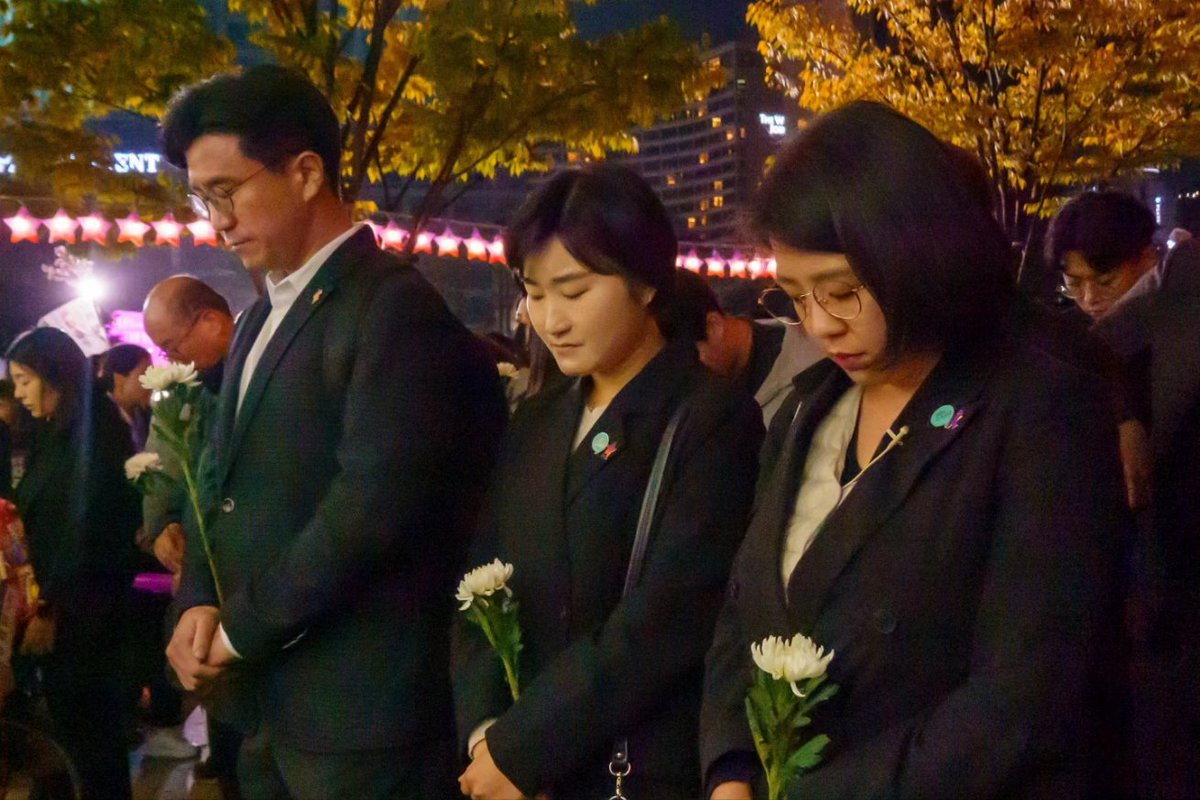 [추도사] 이태원 참사 1주기, 여전히 비어있는 대통령의 자리
 
1년 전만 해도 우리는 알지 못했습니다.
 
159명의 국민이 길을 걷다 
목숨을 잃는 있어서는 안 될 참사가
대한민국 수도 한복판에서
벌어질 거라고 생각지도 못했습니다.
 
국민의 안전과 생명을 지켜야 할 국가가
이토록 무능하고