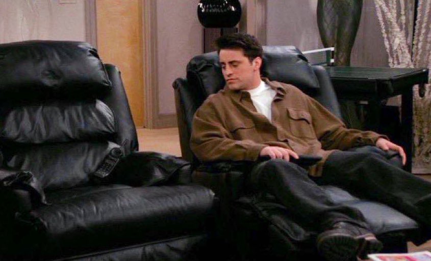 TheLOSTworld_'s tweet photo. What Joey felt here is the same feeling the world is experiencing today. 

RIP Matthew Perry. RIP Chandler Bing. https://t.co/LBEVSpA5J6