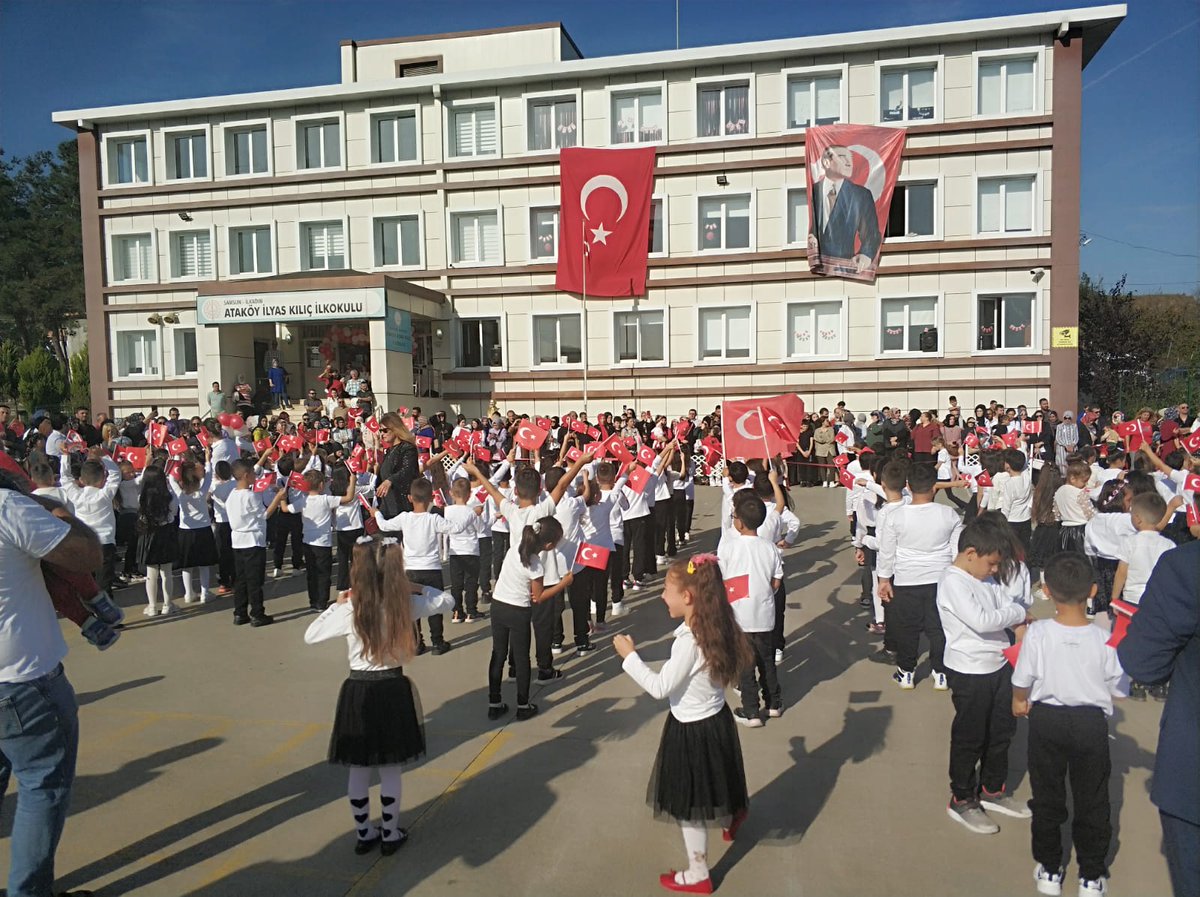 atakoyio55's tweet photo. 100 yıldır Cumhuriyet
100 yıllarca Cumhuriyet
@feilseil
@atakoyio55
@samsunmem
@ilkadimilce_mem
@karakullukcu84 https://t.co/qFRCBmys6c