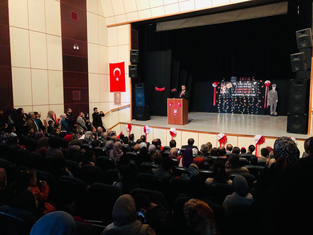 hiniskaymakam's tweet photo. 1️⃣Cumhuriyetimizin 100. Yıl Dönümü etkinlikleri kapsamında ESMEK Eğitim Merkezi Konferans Salonunda Cumhuriyet İlkokulu tarafından hazırlanan kutlama programı icra edildi. 
#TürkiyeYüzyılı 
#CumhuriyetimizinYüzüncüYılı https://t.co/Wk7KbrcOWs