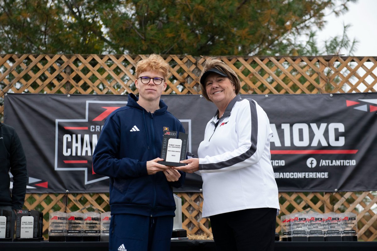 LaSalle_XCTF's tweet photo. Four Explorers earned All-@atlantic10 honors at the 2023 Cross Country Championships in Ohio.

The men's team closed in second place, while the women finished ninth.

Men's Recap✍️: https://t.co/eqHNXIJOuo
Women's Recap ✍️: https://t.co/1MySAM8hvo https://t.co/4YnDVs4xJk