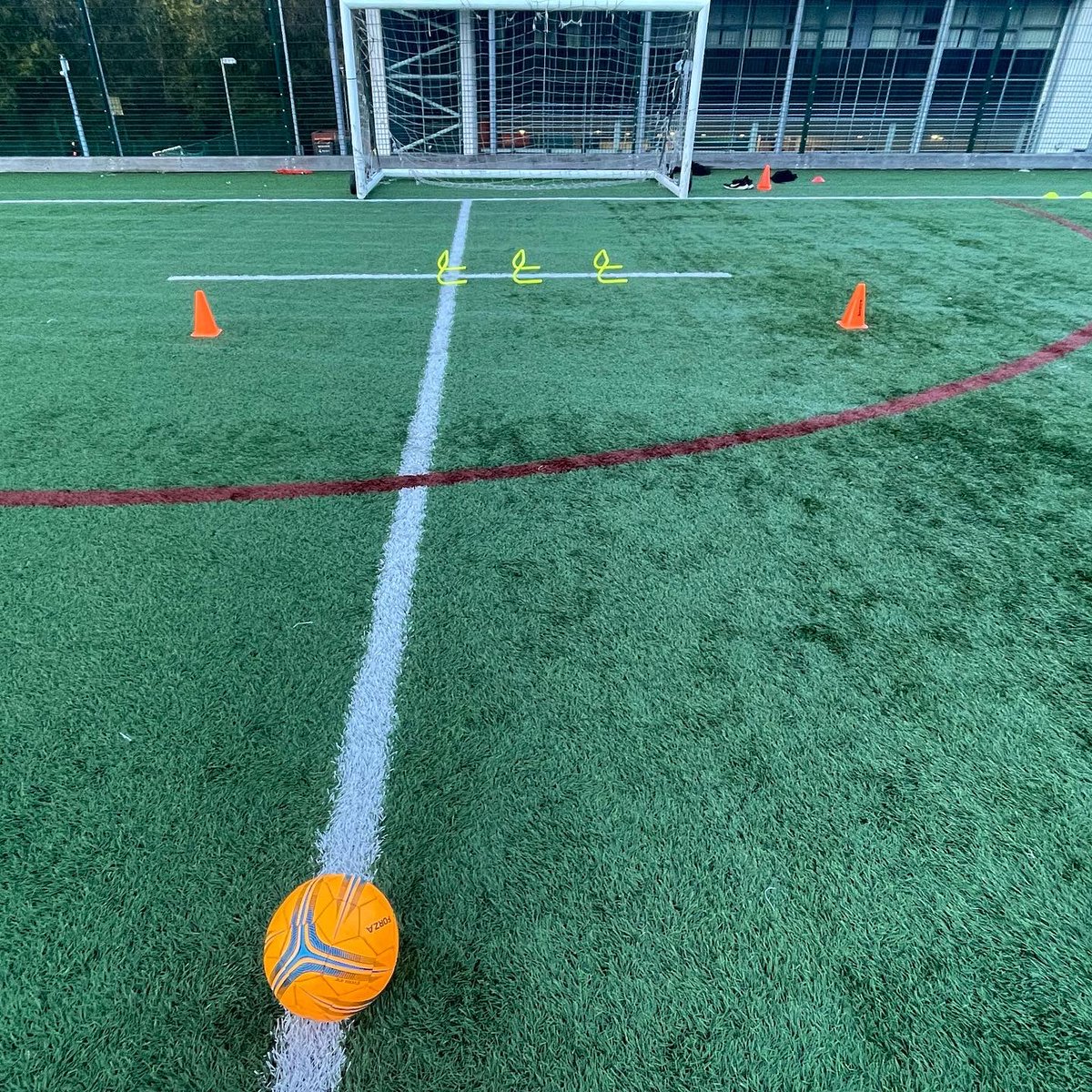 BP1GoalkeeperCoaching tweet media